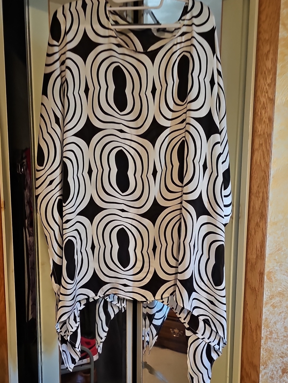 Women's Black & White Asymmetrical Tunic Top